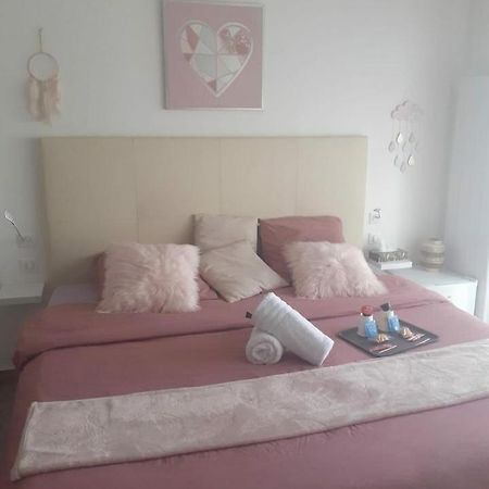 Love Room Seduction Tremblay-en-France Exteriör bild